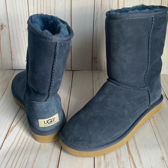 UGG Classic Short women’s blue boot size 7 - Picture 1 of 4